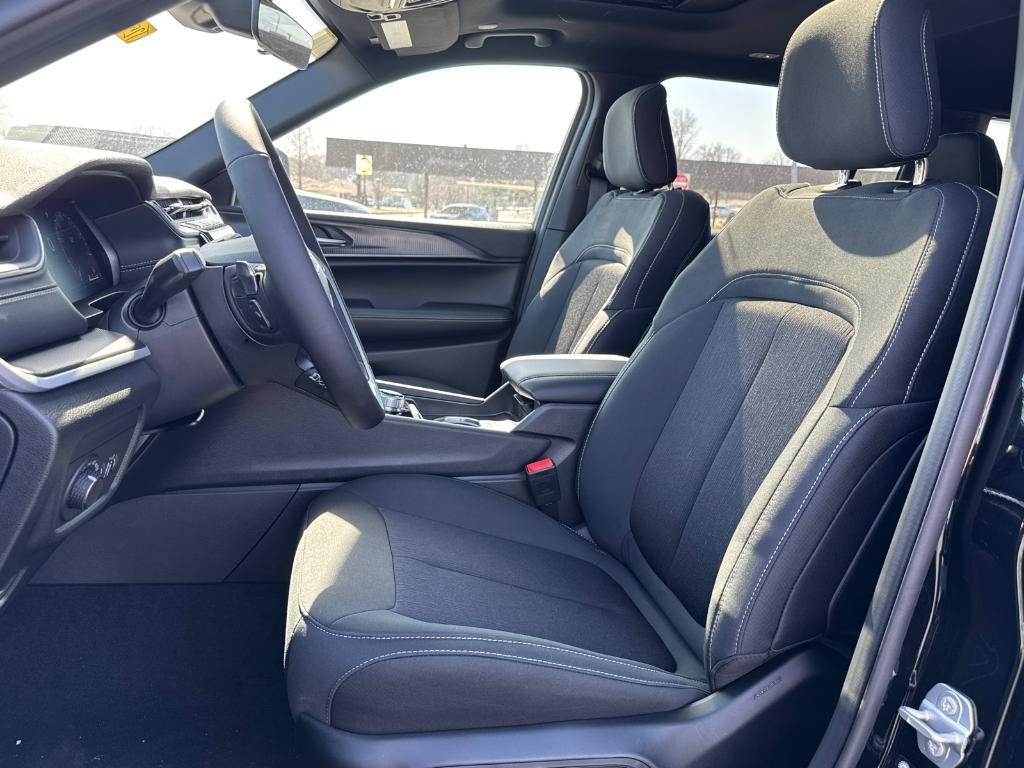 new 2025 Jeep Grand Cherokee L car, priced at $33,988