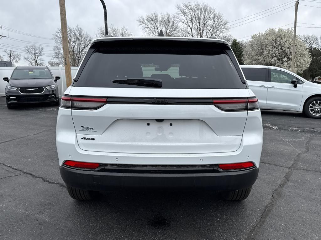 new 2025 Jeep Grand Cherokee car, priced at $45,635