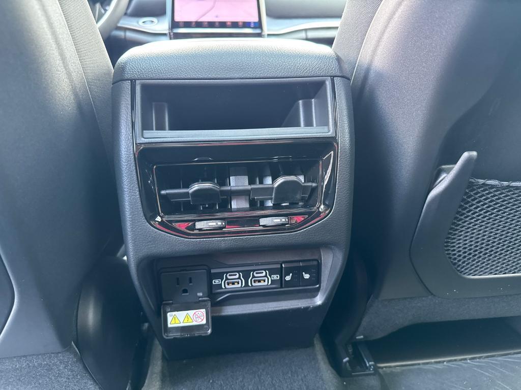 new 2025 Jeep Grand Cherokee car, priced at $41,988