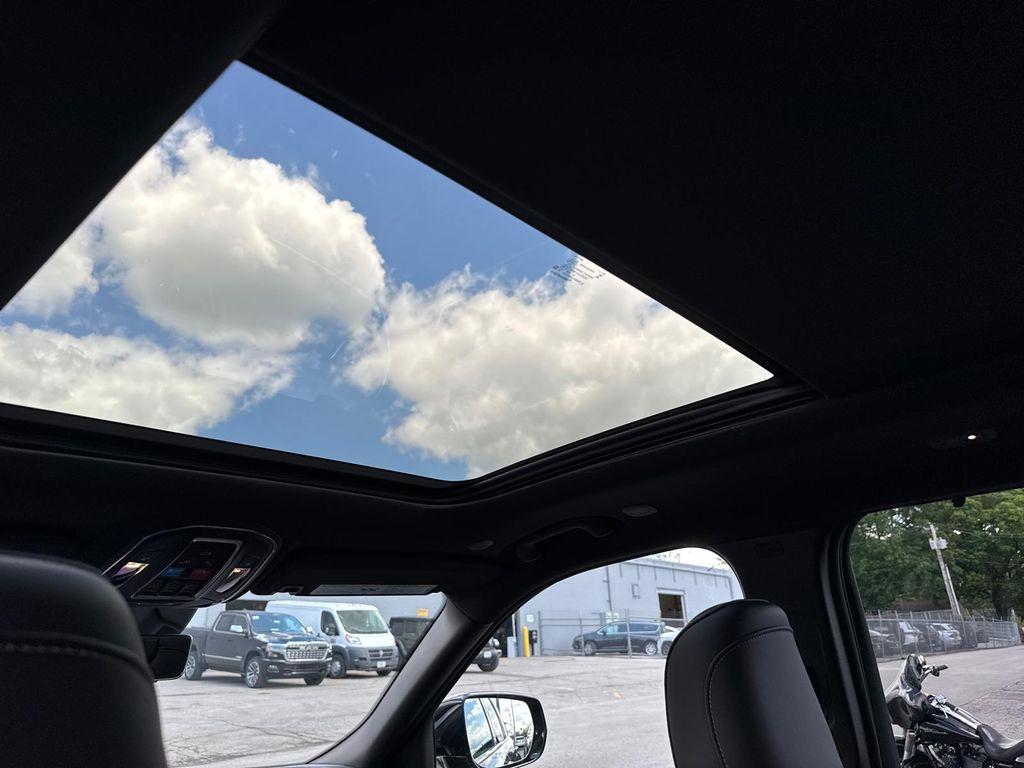 new 2025 Jeep Grand Cherokee car, priced at $40,988