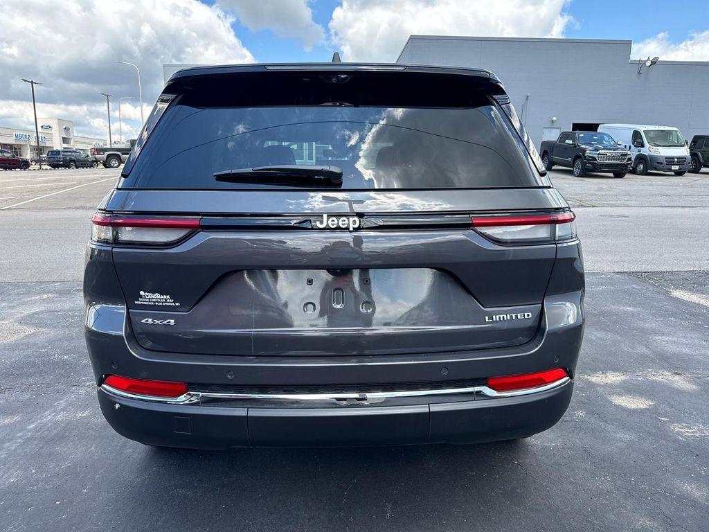 new 2025 Jeep Grand Cherokee car, priced at $40,988