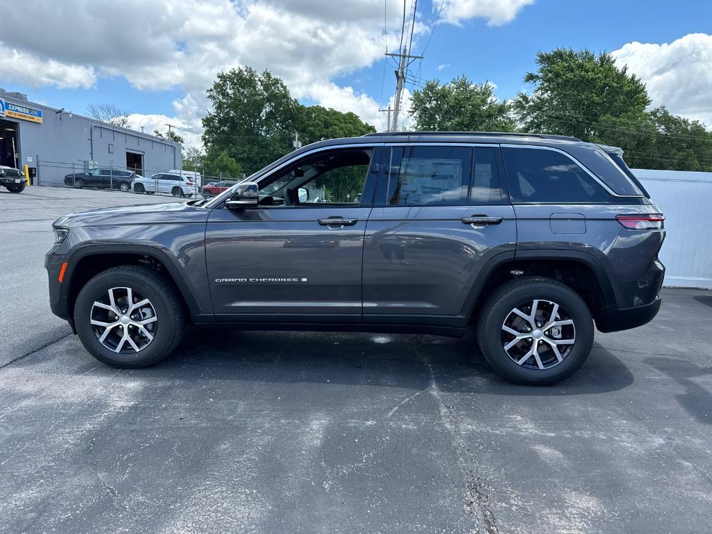 new 2025 Jeep Grand Cherokee car, priced at $39,988