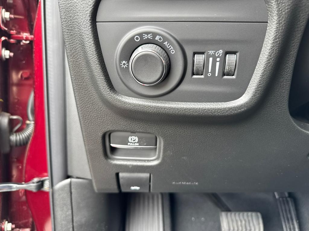 new 2025 Jeep Grand Cherokee car, priced at $35,988