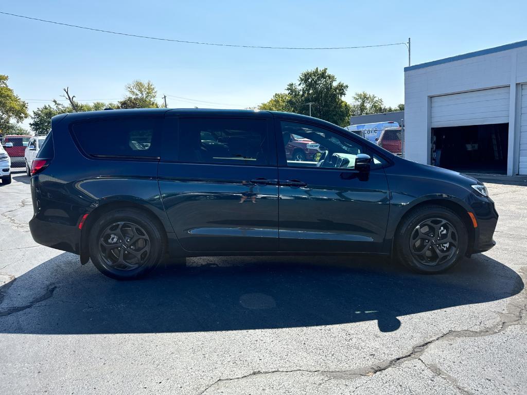 used 2022 Chrysler Pacifica Hybrid car, priced at $34,988