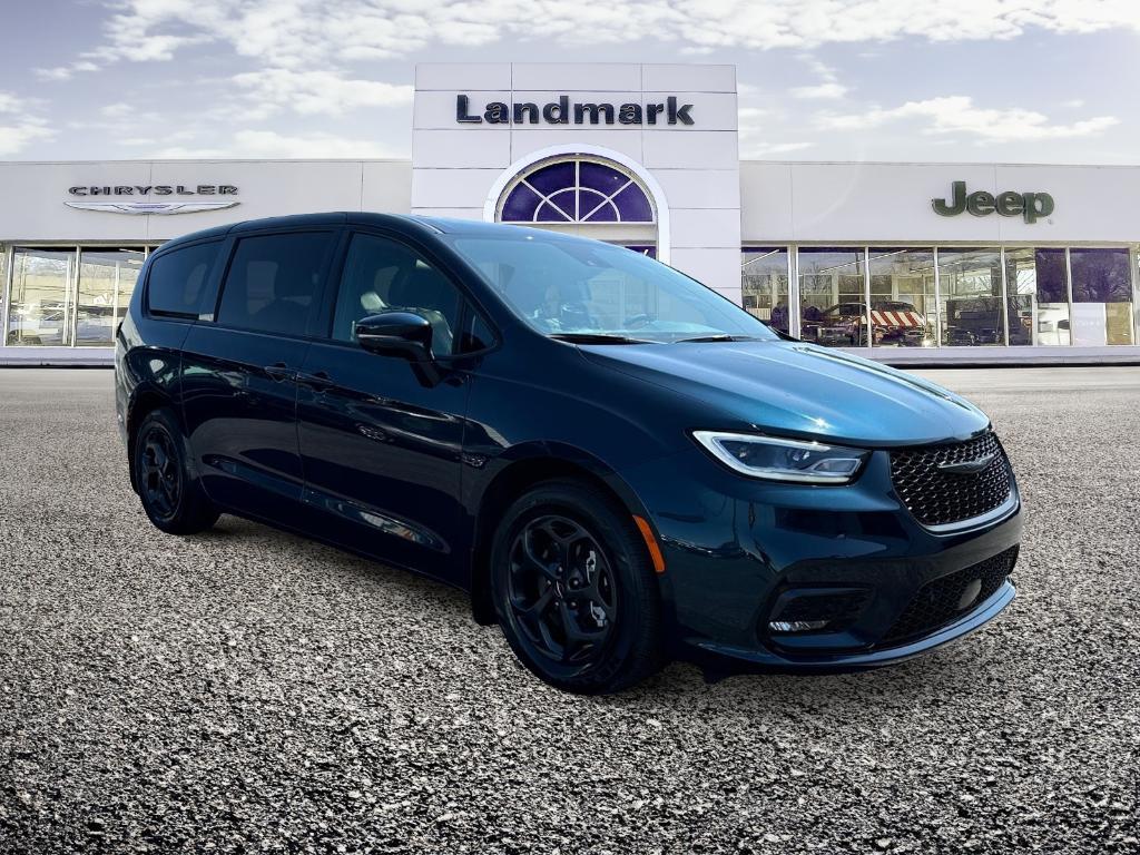 used 2022 Chrysler Pacifica Hybrid car, priced at $34,988