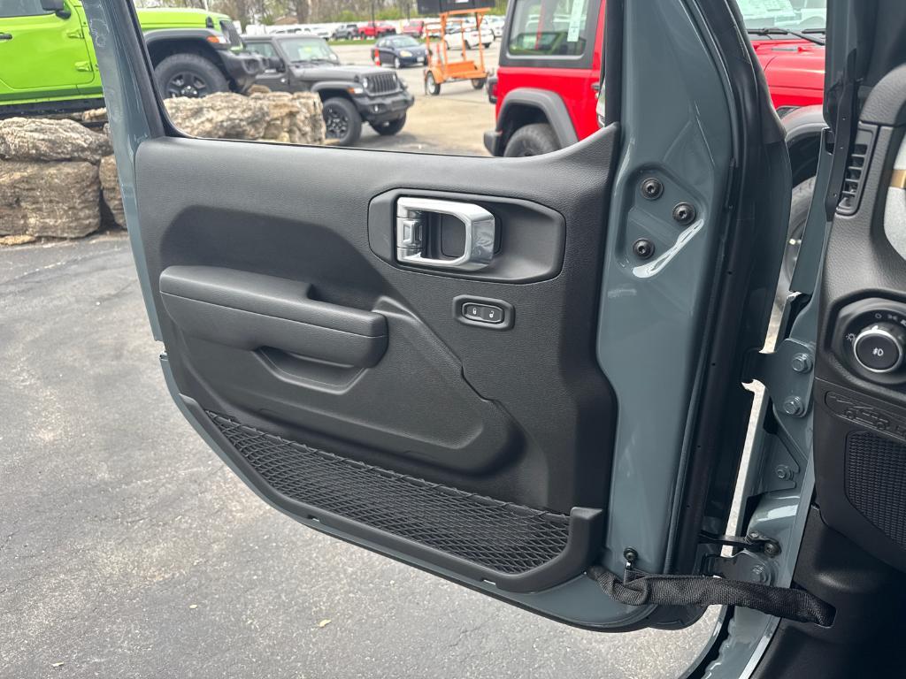 new 2025 Jeep Wrangler car, priced at $39,575