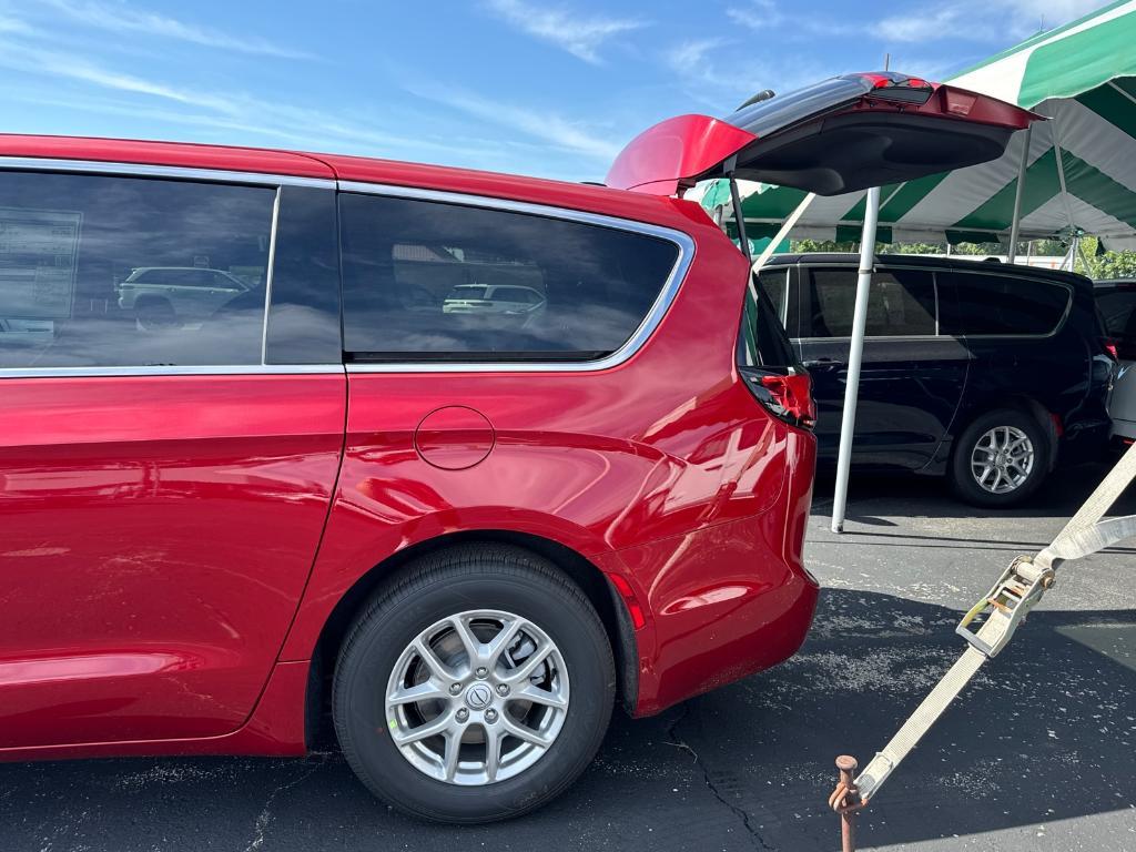 new 2026 Chrysler Pacifica car, priced at $38,988