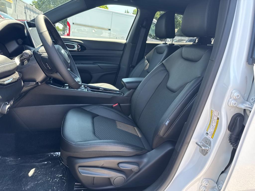new 2025 Jeep Compass car, priced at $26,988