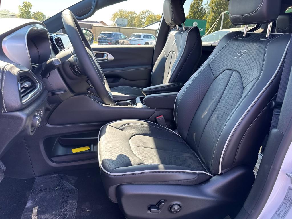 new 2026 Chrysler Pacifica car, priced at $47,988