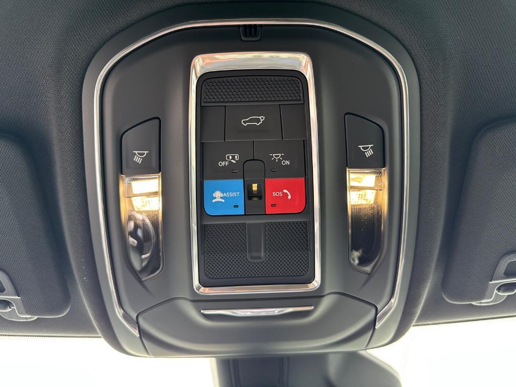 new 2025 Jeep Grand Cherokee car, priced at $37,988