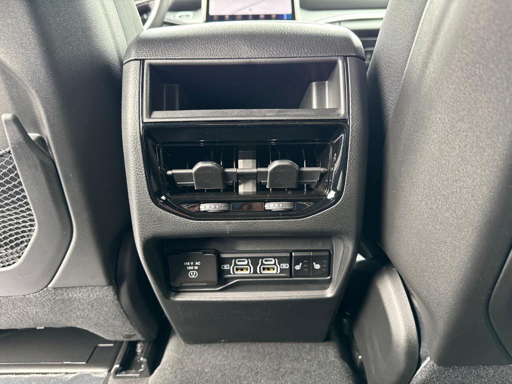 new 2025 Jeep Grand Cherokee car, priced at $46,700