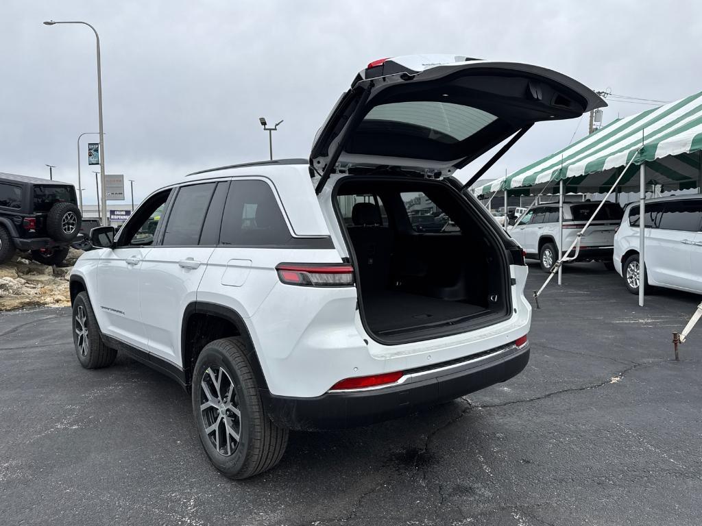 new 2025 Jeep Grand Cherokee car, priced at $46,700