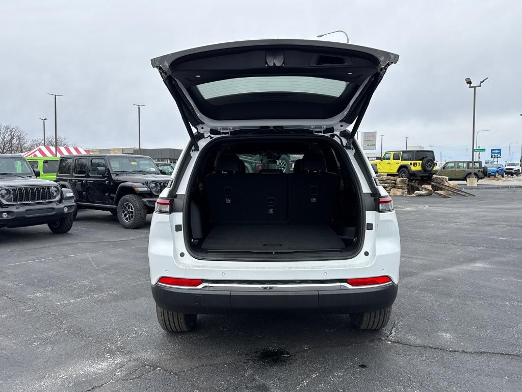 new 2025 Jeep Grand Cherokee car, priced at $46,700