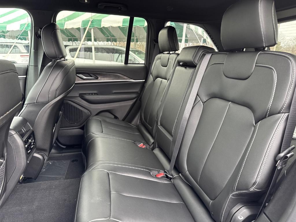 new 2025 Jeep Grand Cherokee car, priced at $37,988