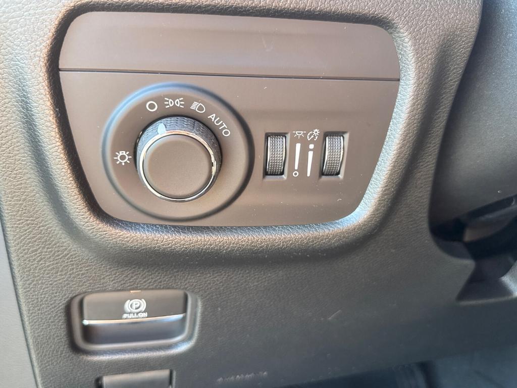 new 2025 Jeep Grand Cherokee car, priced at $35,988