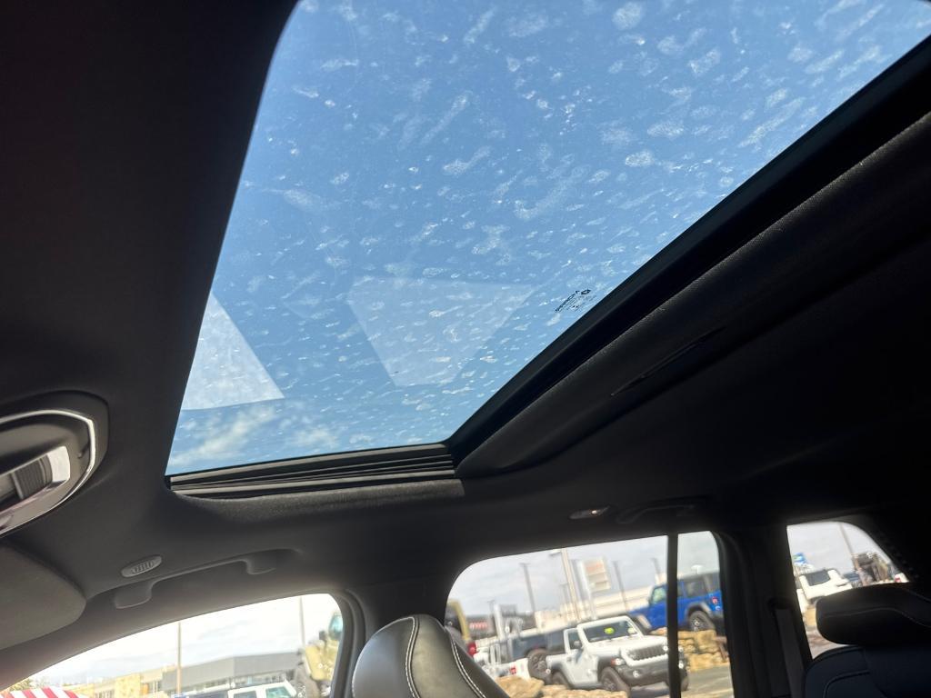 new 2025 Jeep Grand Cherokee car, priced at $35,988