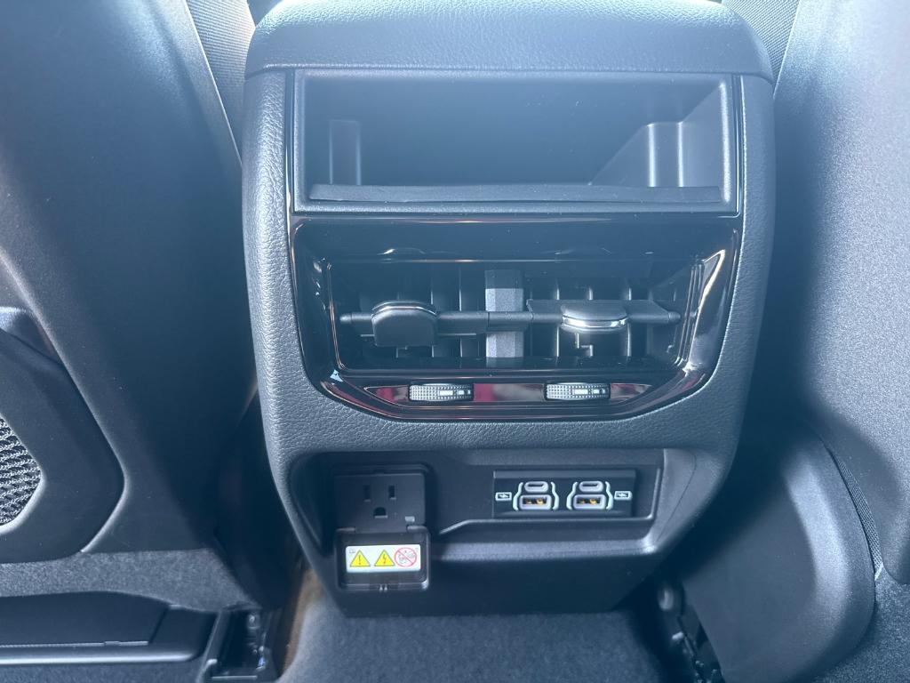 new 2025 Jeep Grand Cherokee car, priced at $35,988