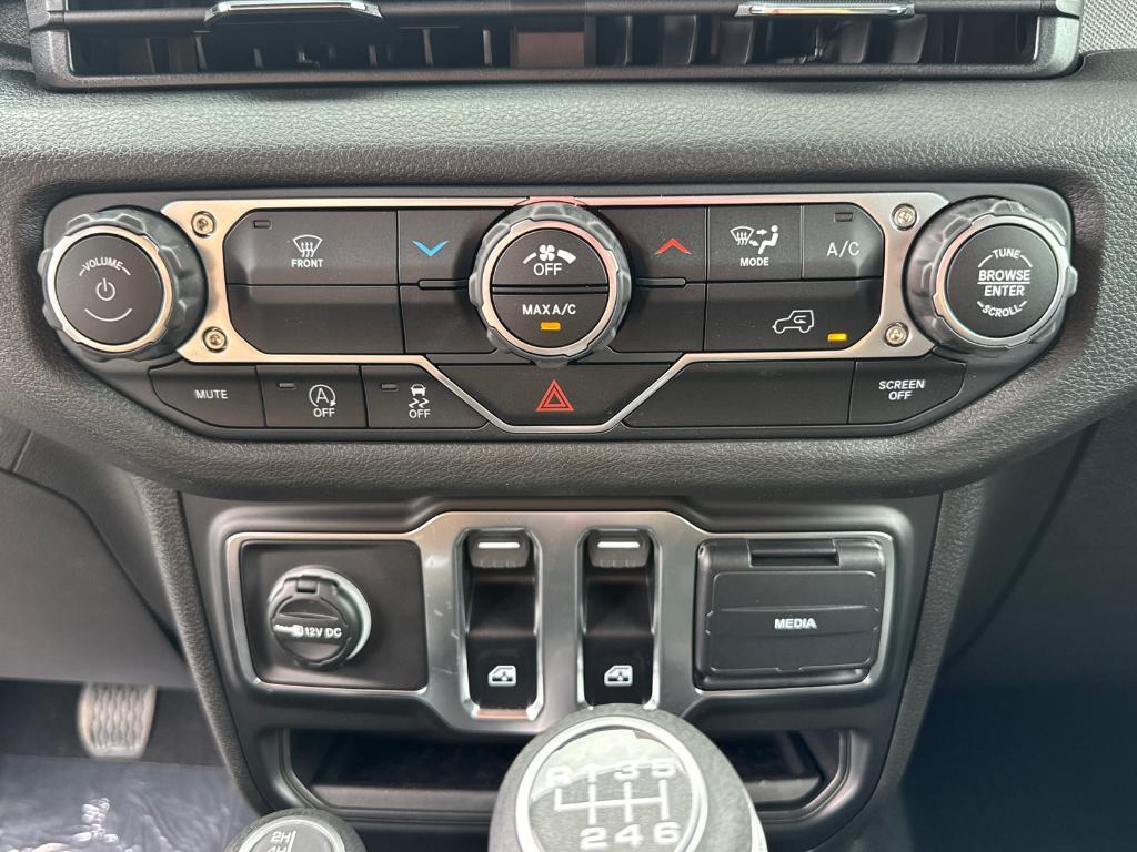 new 2025 Jeep Wrangler car, priced at $29,988