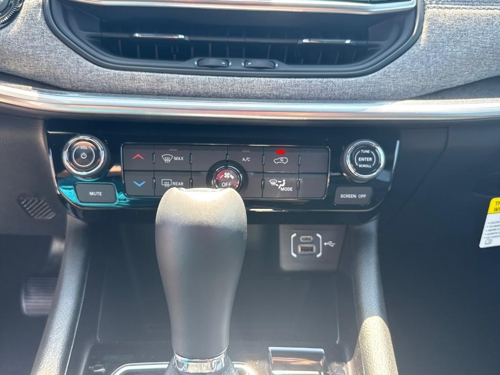 new 2025 Jeep Compass car, priced at $24,988
