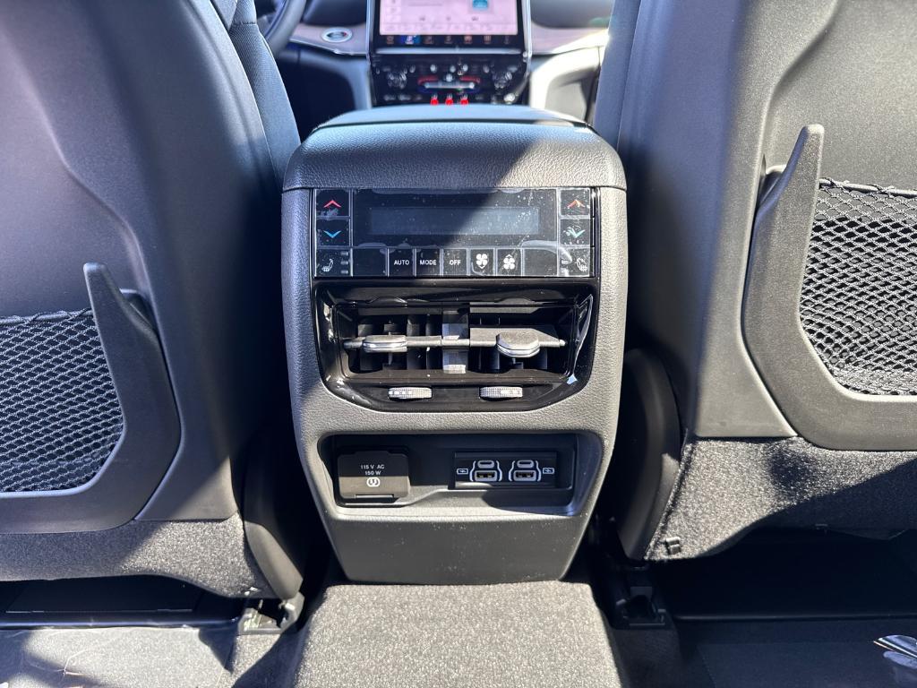 new 2025 Jeep Grand Cherokee car, priced at $54,988