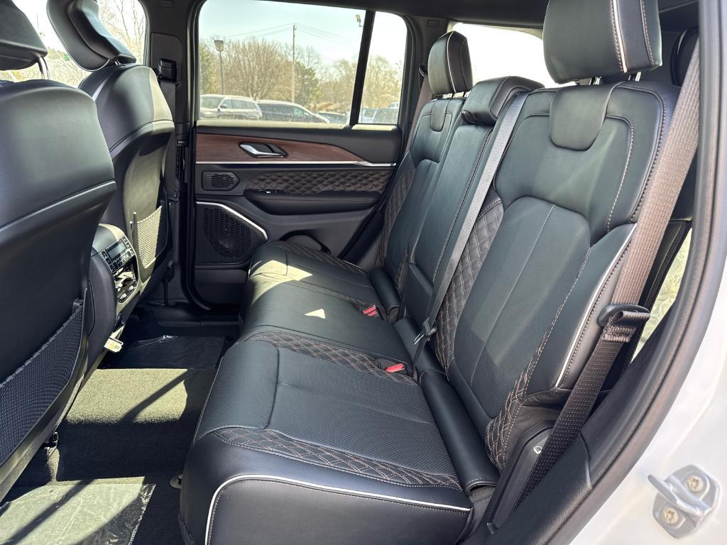 new 2025 Jeep Grand Cherokee car, priced at $54,988
