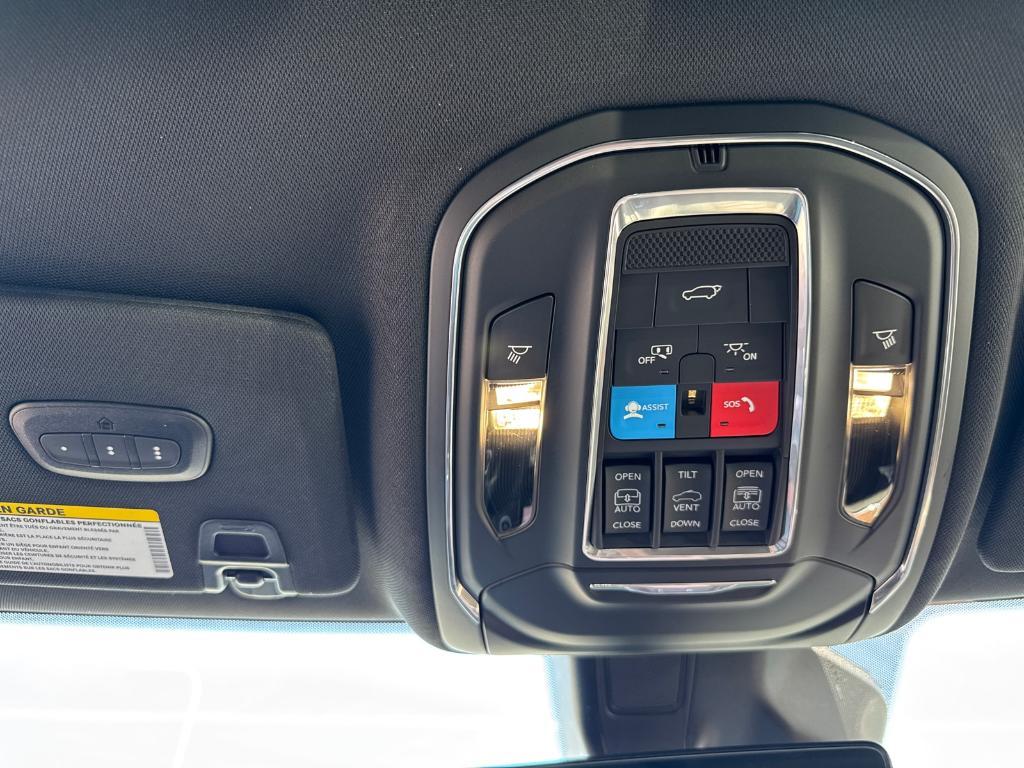 new 2025 Jeep Grand Cherokee car, priced at $54,988