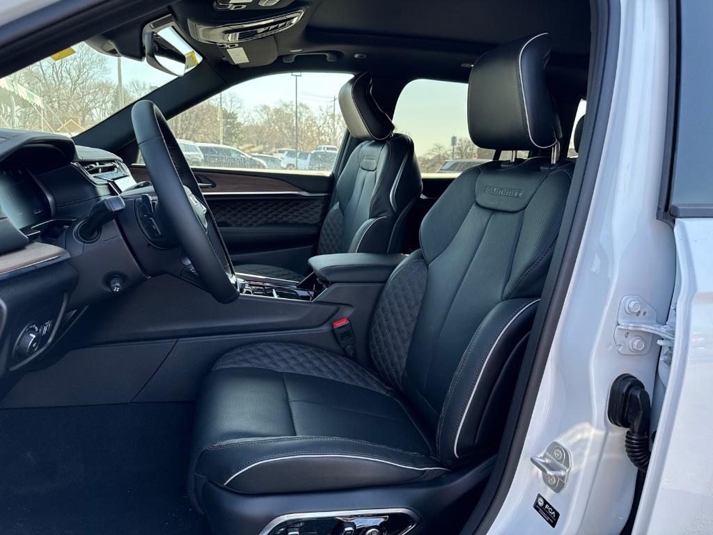 new 2025 Jeep Grand Cherokee car, priced at $54,988