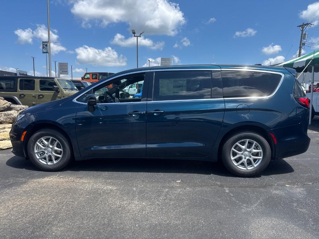 new 2025 Chrysler Pacifica car, priced at $36,988