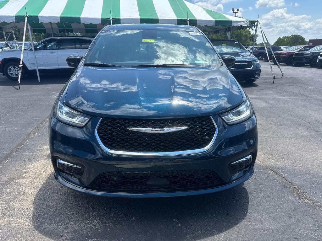 new 2025 Chrysler Pacifica car, priced at $36,988