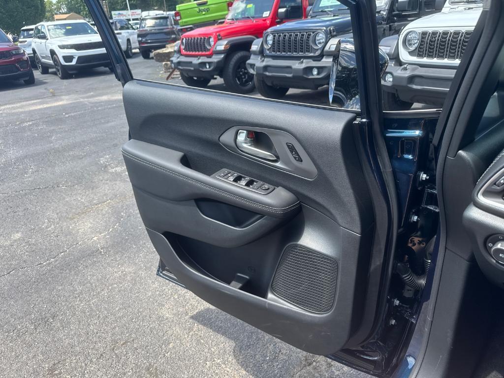 new 2025 Chrysler Pacifica car, priced at $36,988
