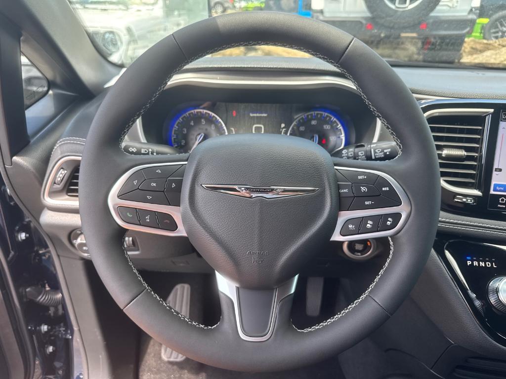new 2025 Chrysler Pacifica car, priced at $36,988