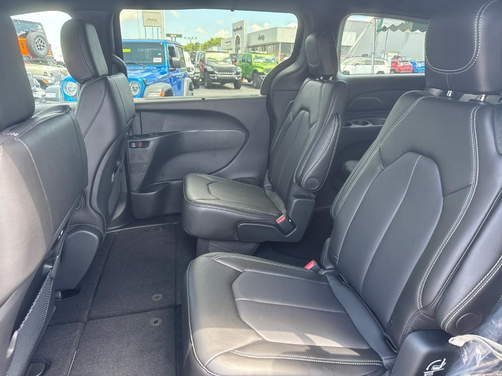 new 2025 Chrysler Pacifica car, priced at $36,988