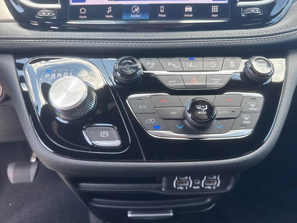 new 2025 Chrysler Pacifica car, priced at $36,988