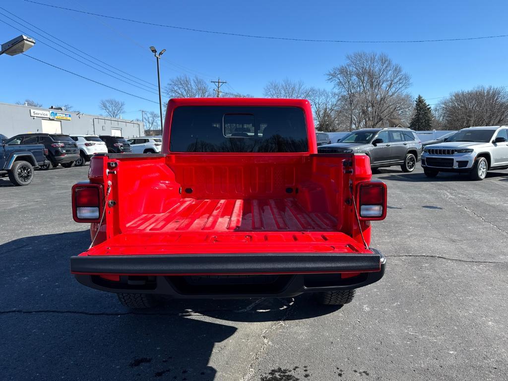 new 2025 Jeep Gladiator car, priced at $42,790