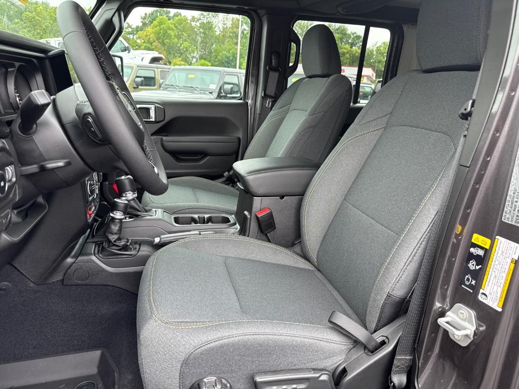new 2025 Jeep Wrangler car, priced at $41,988