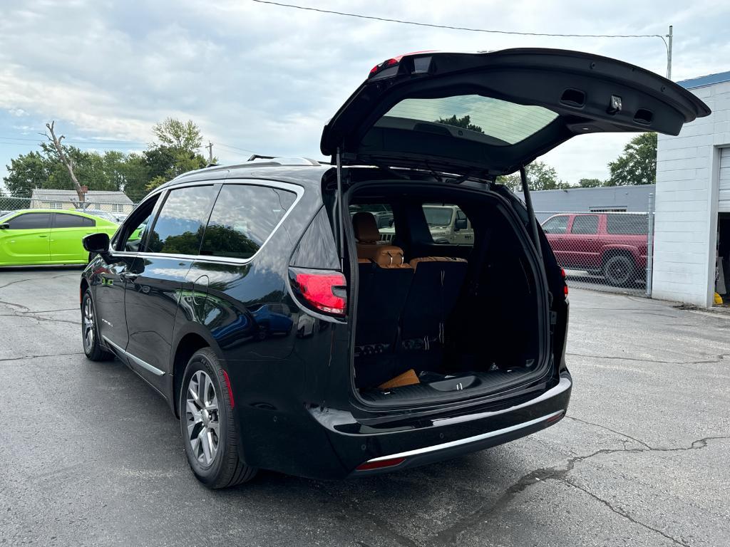 used 2022 Chrysler Pacifica Hybrid car, priced at $35,988