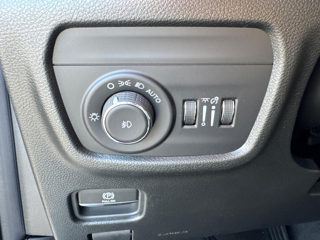 new 2025 Jeep Grand Cherokee L car, priced at $39,988