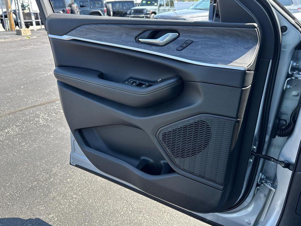 new 2025 Jeep Grand Cherokee L car, priced at $37,988