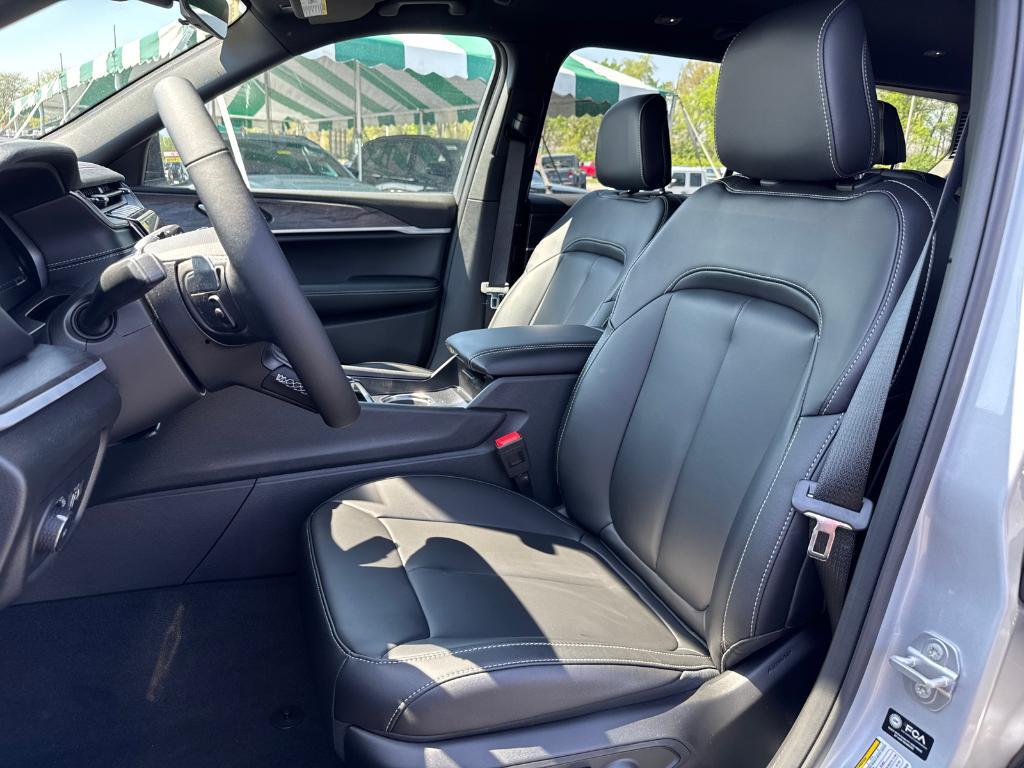 new 2025 Jeep Grand Cherokee L car, priced at $39,988