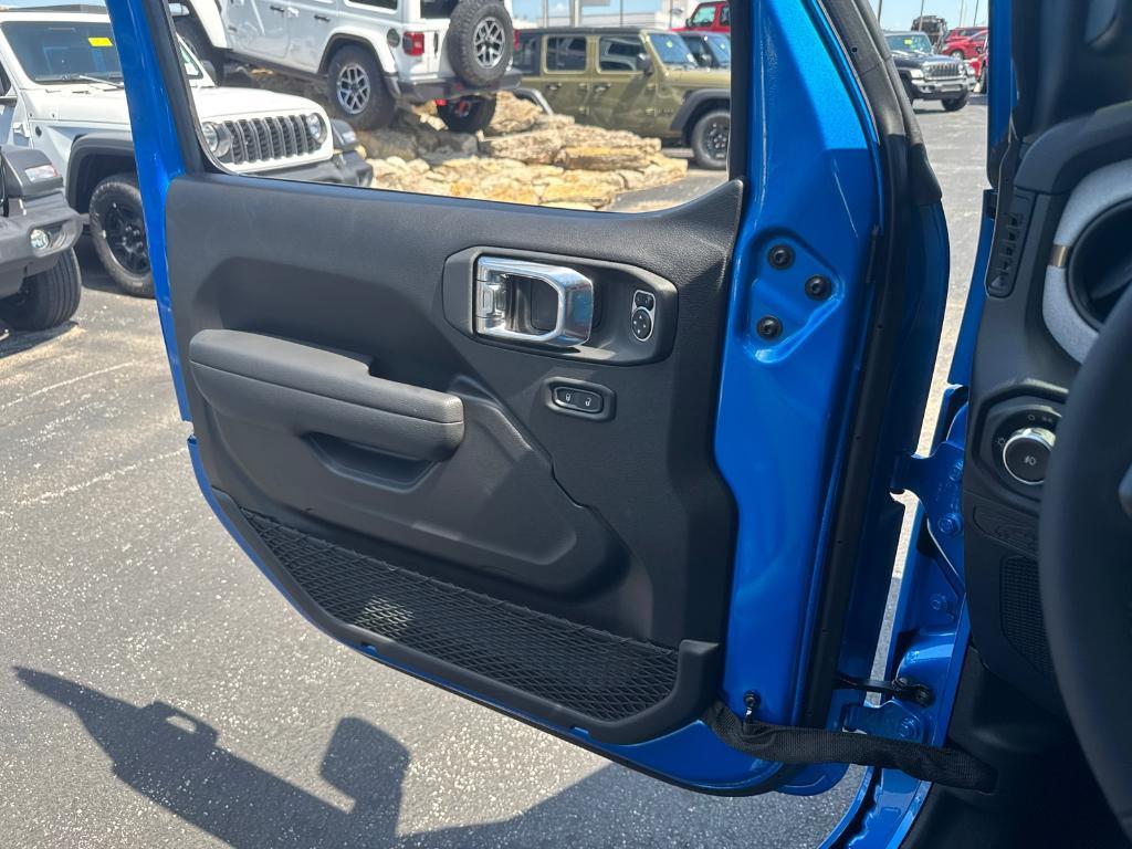 new 2025 Jeep Wrangler car, priced at $41,988