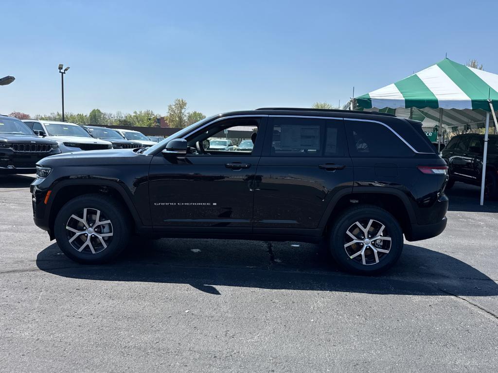 new 2025 Jeep Grand Cherokee car, priced at $37,988