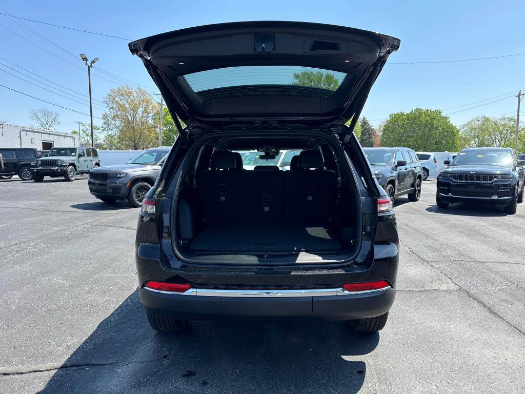 new 2025 Jeep Grand Cherokee car, priced at $37,988