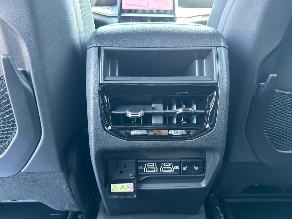 new 2025 Jeep Grand Cherokee car, priced at $37,988