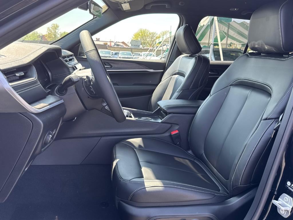 new 2025 Jeep Grand Cherokee car, priced at $36,988