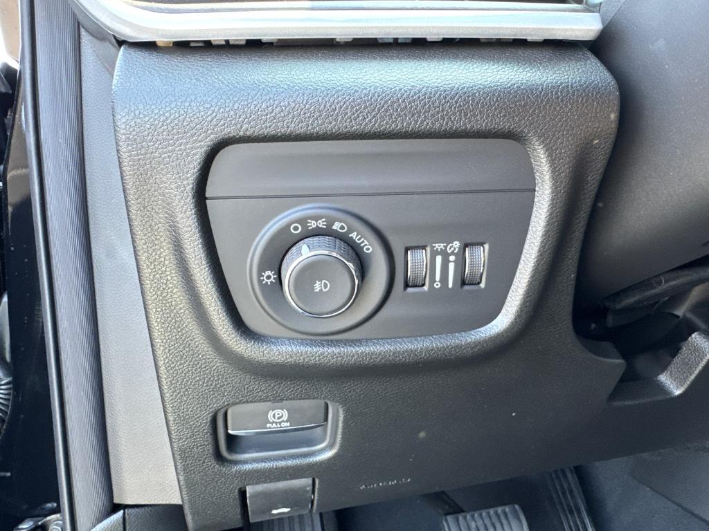 new 2025 Jeep Grand Cherokee car, priced at $36,988