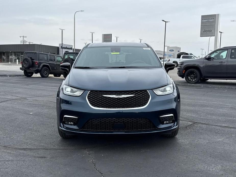 new 2025 Chrysler Pacifica car, priced at $41,988