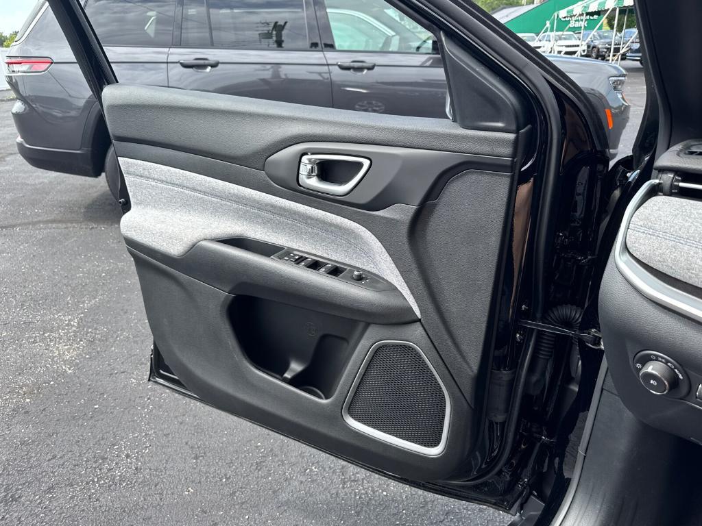 new 2025 Jeep Compass car, priced at $24,988