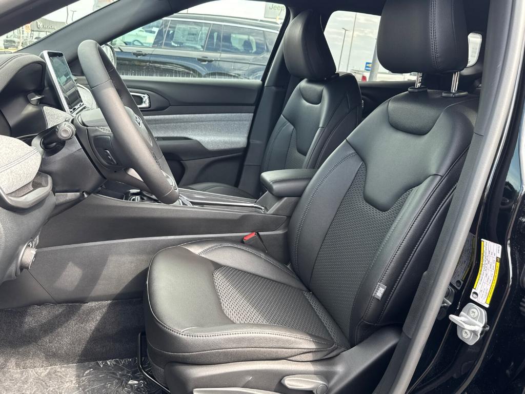 new 2025 Jeep Compass car, priced at $24,988