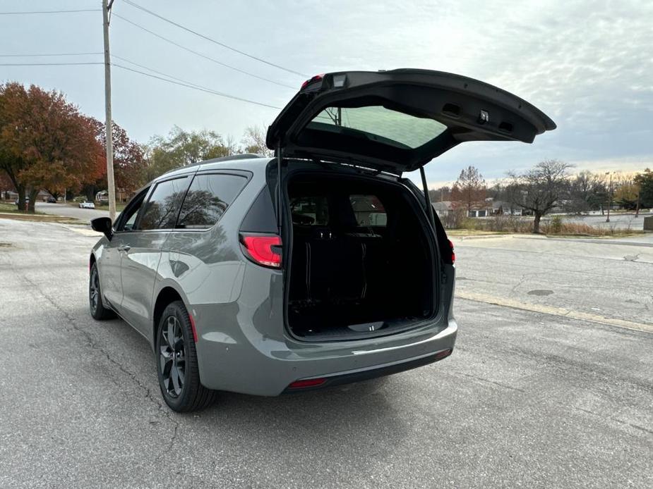 new 2025 Chrysler Pacifica car, priced at $50,988