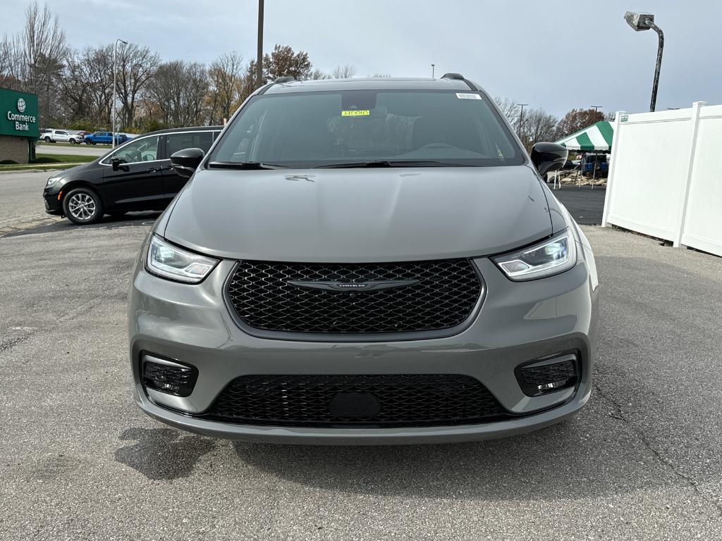 new 2025 Chrysler Pacifica car, priced at $50,988